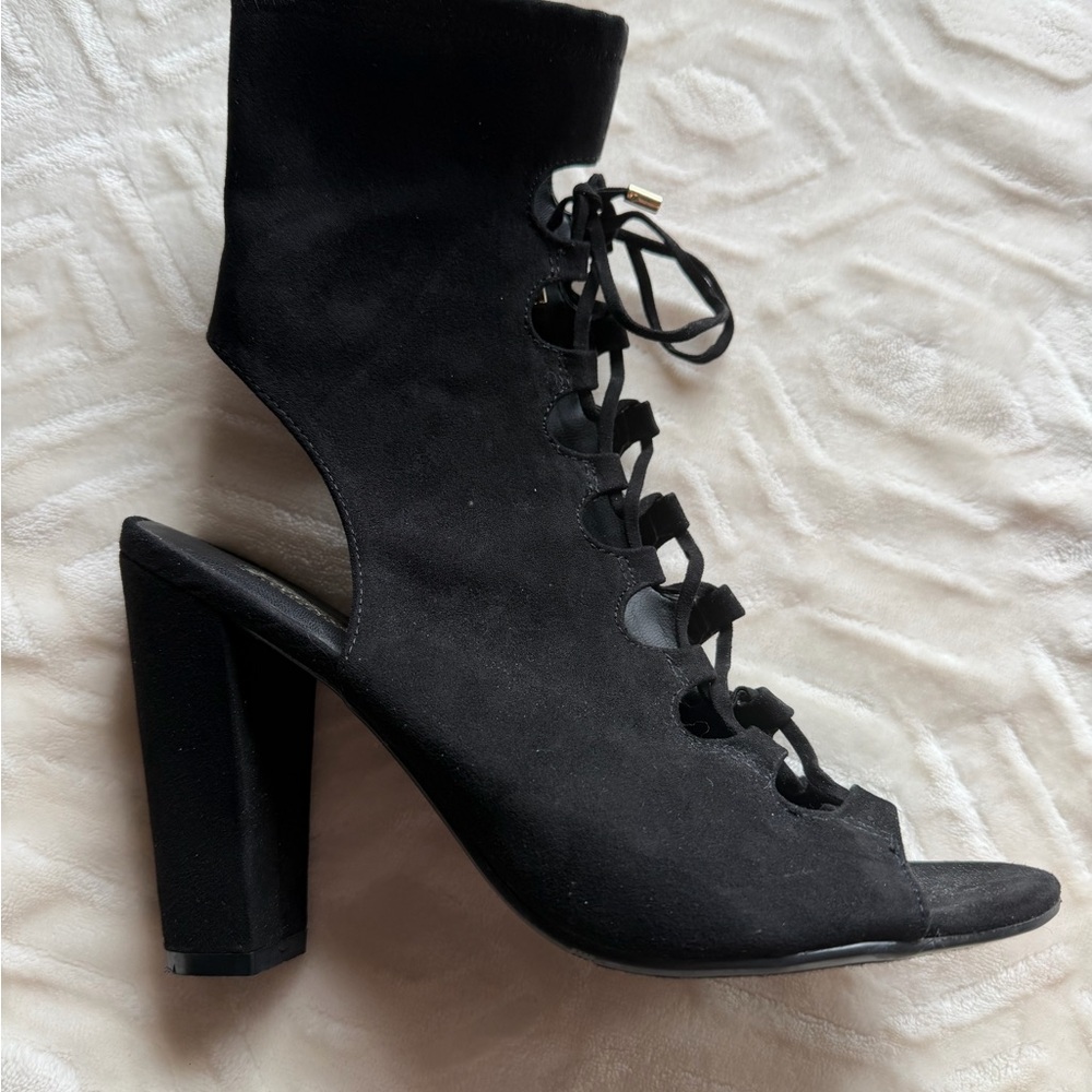 ✨ GUESS Black Suede Block Heels w/ Gold Accents – Size 8 – Worn Once ✨